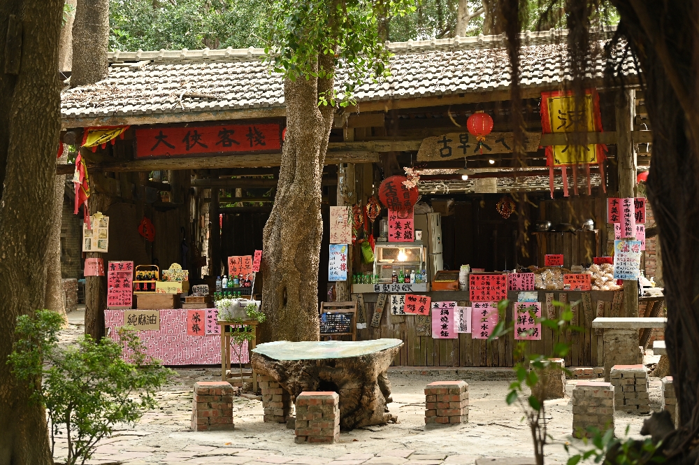台南【老塘湖藝術村】欣賞藝術家用廢棄古厝建材重新打造的古城風景 - 第31張圖 老塘湖藝術村
