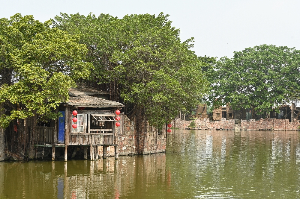 台南【老塘湖藝術村】欣賞藝術家用廢棄古厝建材重新打造的古城風景 - 第16張圖 老塘湖藝術村