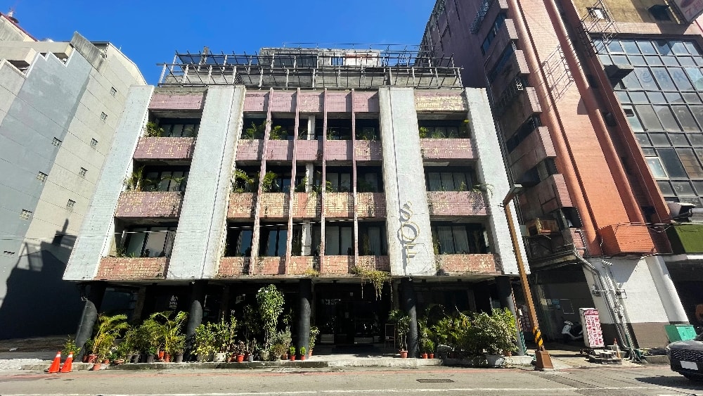 台中【植光花園酒店】住宿開箱|老屋翻新設計旅宿,工業風控必住推薦 - 第1張圖 植光花園酒店