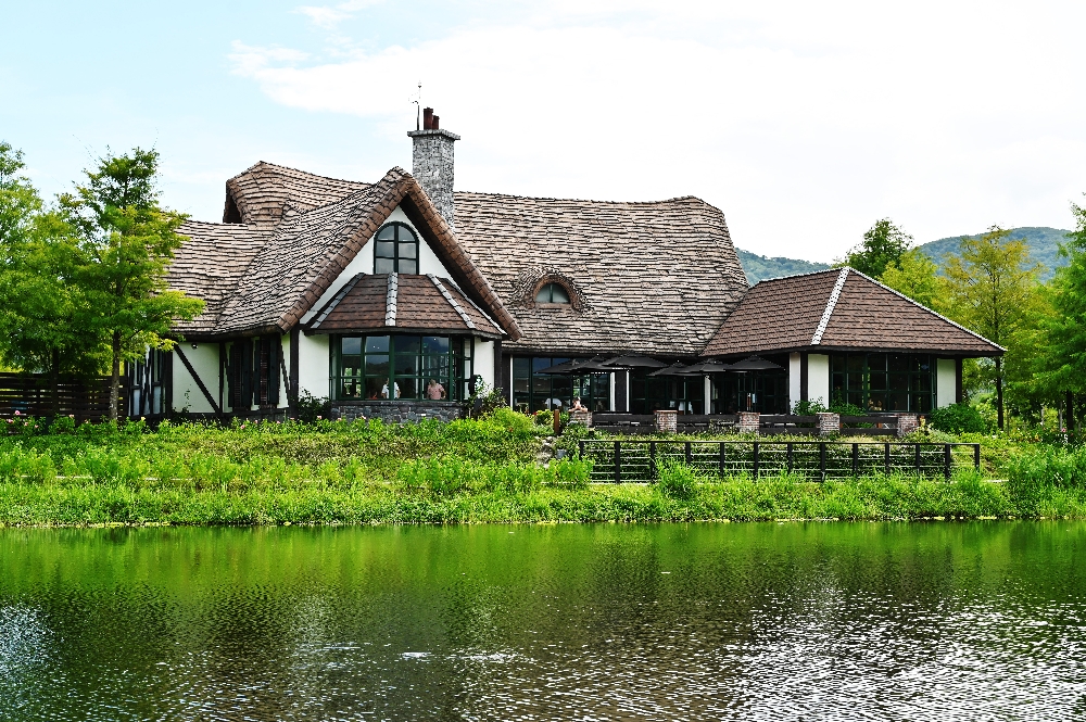 花蓮【理想PAARK水岸生活】花蓮星巴克的水上秘境,展開一段20分鐘夢幻遊湖 - 第6張圖 理想PAARK水岸生活