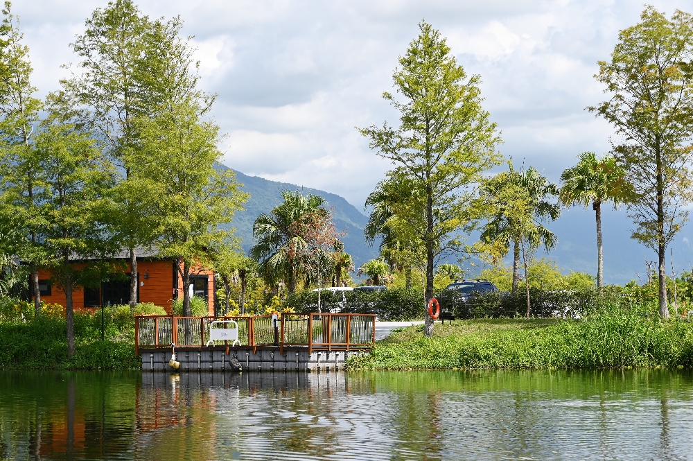 花蓮【理想PAARK水岸生活】花蓮星巴克的水上秘境,展開一段20分鐘夢幻遊湖 - 第3張圖 理想PAARK水岸生活