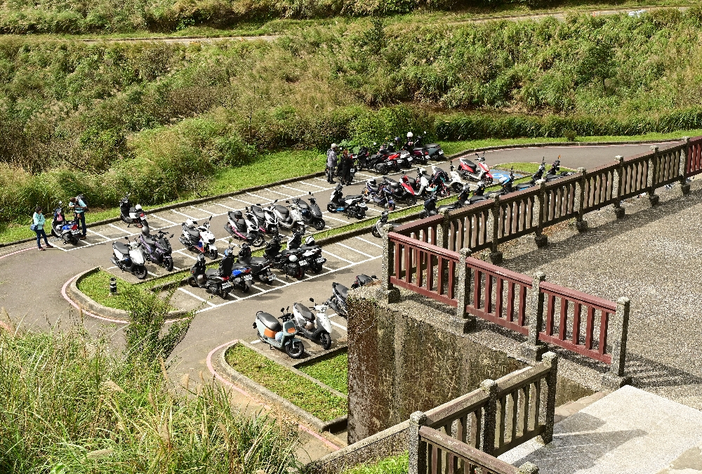 台北陽明山【擎天崗】新手也能輕鬆走的冷擎步道:沿途必拍景點、太陽谷大草原與水牛芒草一次收齊 - 第36張圖 台北陽明山【擎天崗】新手也能輕鬆走的冷擎步道:沿途必拍景點、太陽谷大草原與水牛芒草一次收齊