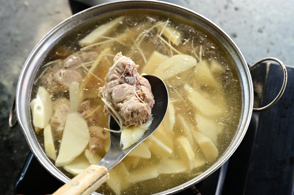 台北陽明山【擎天崗】新手也能輕鬆走的冷擎步道:沿途必拍景點、太陽谷大草原與水牛芒草一次收齊 - 第39張圖 台北陽明山【擎天崗】新手也能輕鬆走的冷擎步道:沿途必拍景點、太陽谷大草原與水牛芒草一次收齊